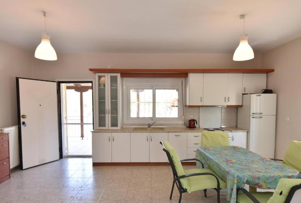 Apartments In A Villa By The Beautiful Sea Bay Nea Poteidaia Exterior foto